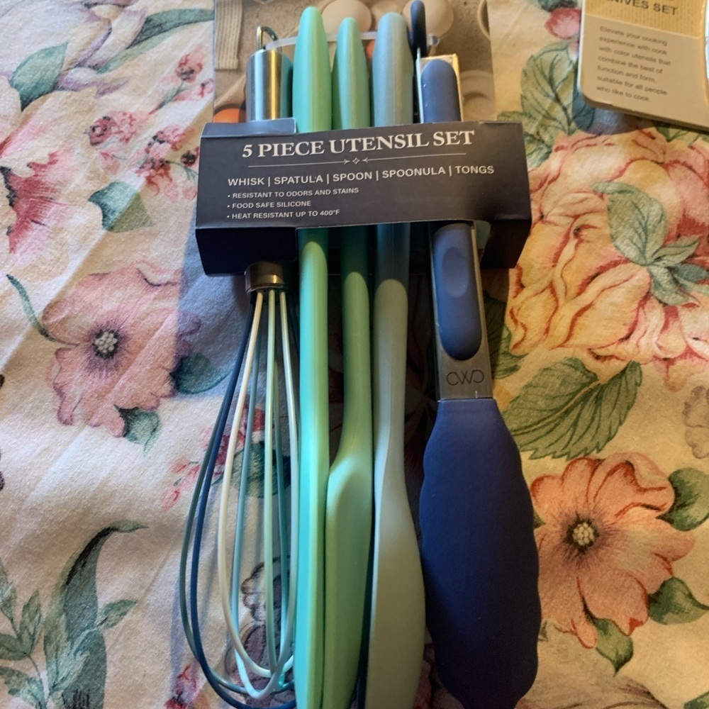 5 Piece Utensil Set in Blue and Green